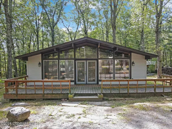 224 Clubhouse Dr, East Stroudsburg, PA 18302