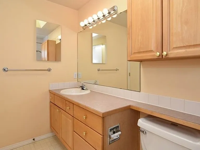2805 NE 125th St #501 — Photo 11