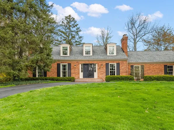 761 N Valley Chase Rd, Bloomfield Hills, MI 48304