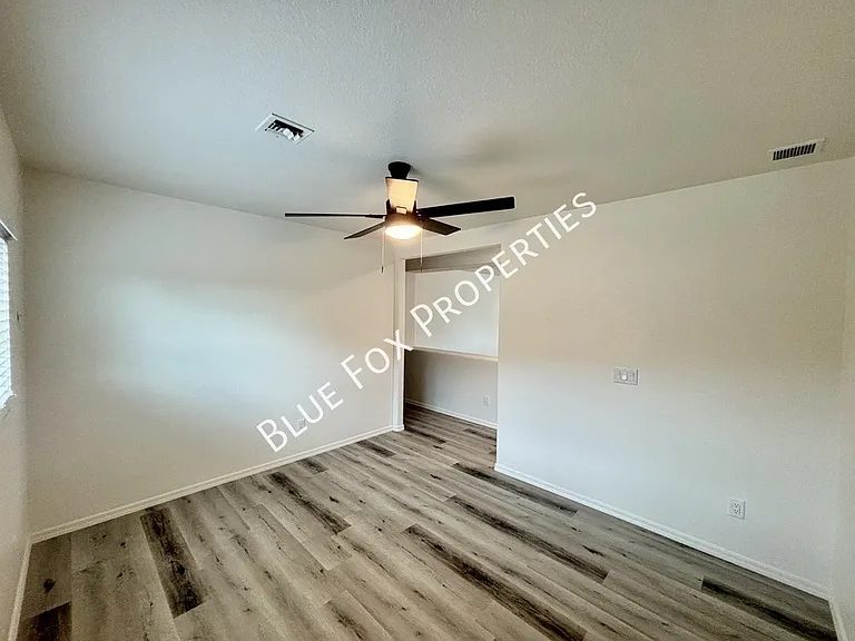 5369 S Waterloo Ln — Photo 12