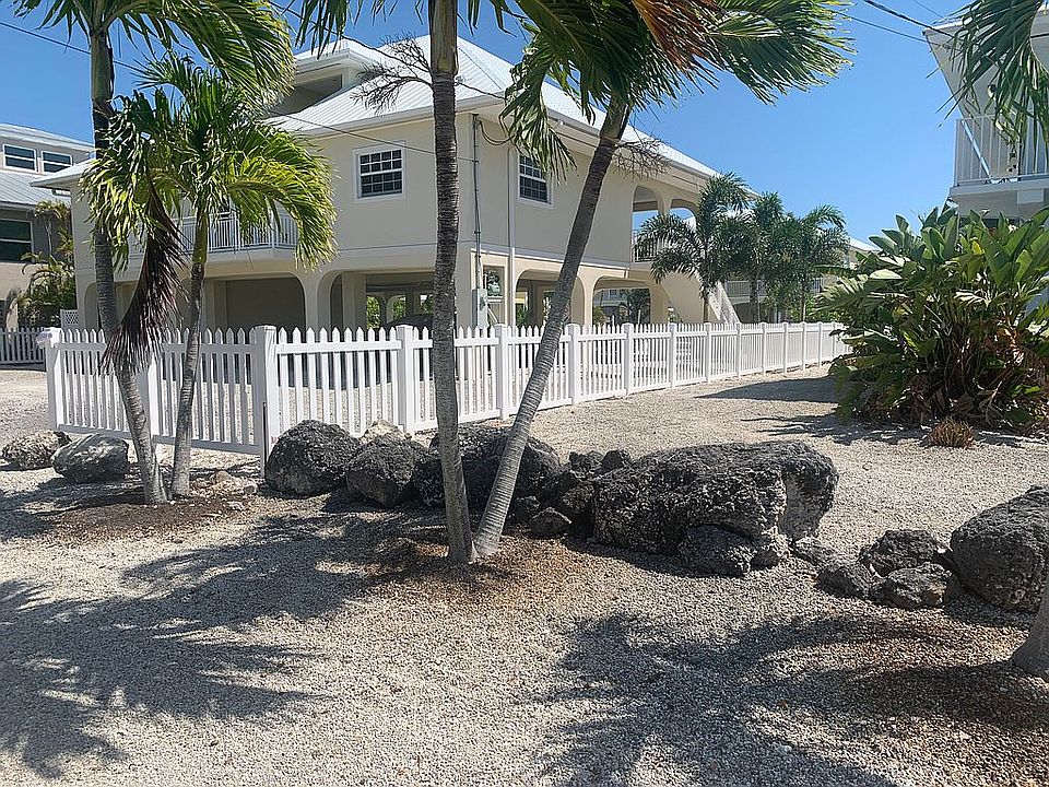 2nd image of 29554 Saratoga Ave
