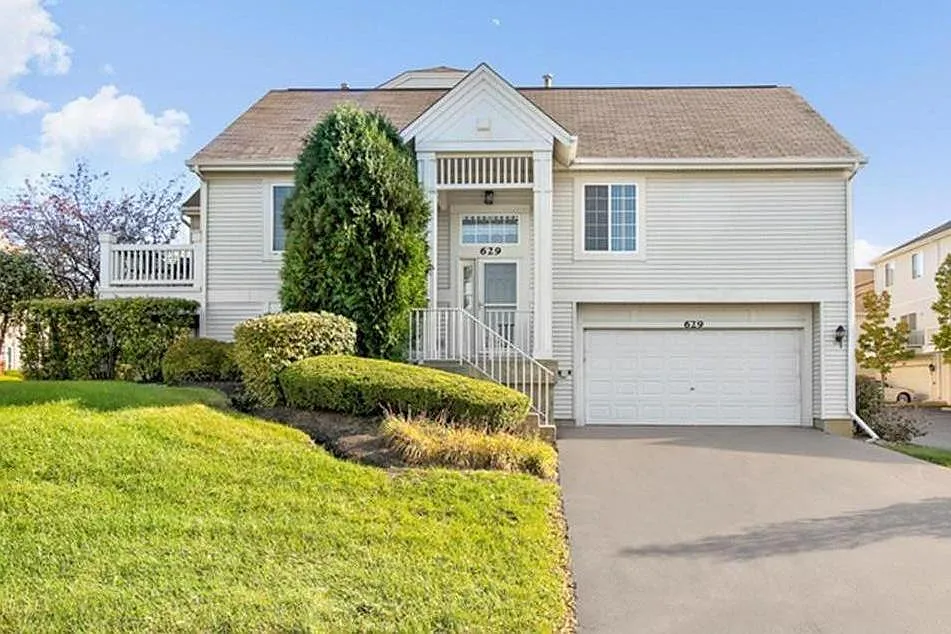 3 bed, 1800 sqft, $2,700 — Photo 1