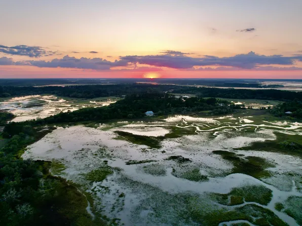 7753 Blue House Ln, Edisto Island, SC 29438