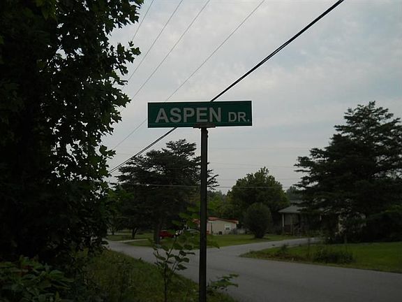 3rd image of 1 Aspen Dr