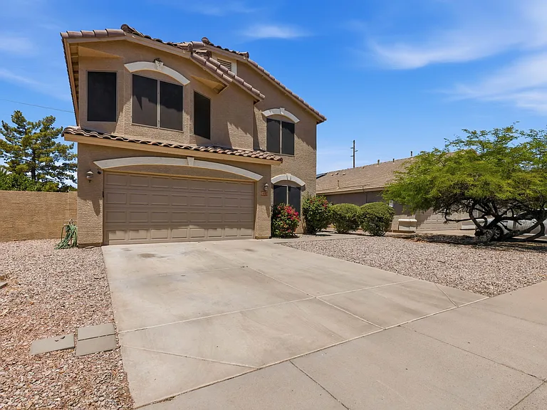 1492 N Saddle St — Photo 3