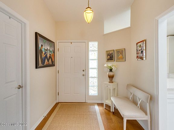 3rd image of 404 Parkside Pl #404