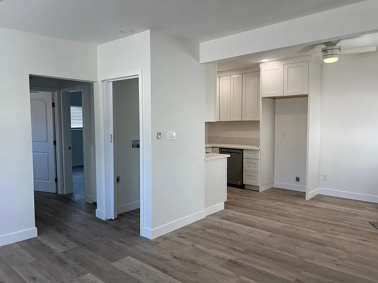 2309 Vanderbilt Ln #E — Photo 10