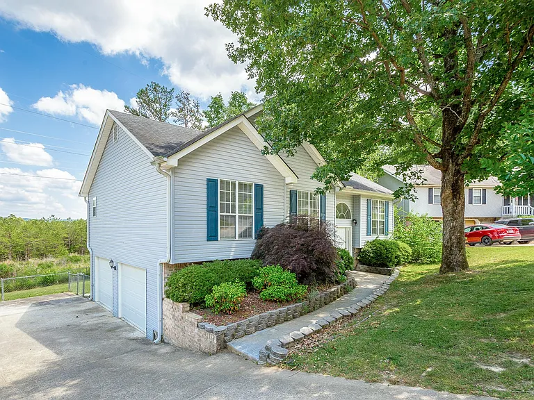 6130 Blue Ash Dr — Photo 2