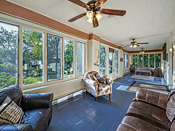 4th image of 1911 Lakeshore Dr