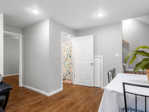 3rd image of 1920 Elm St #1