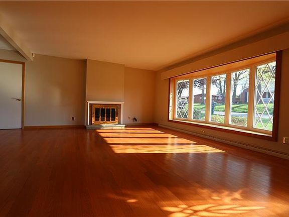 2nd image of 5 Parkway Dr