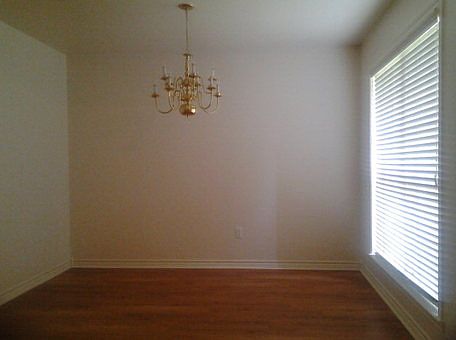 3rd image of 125 Settlers Ct