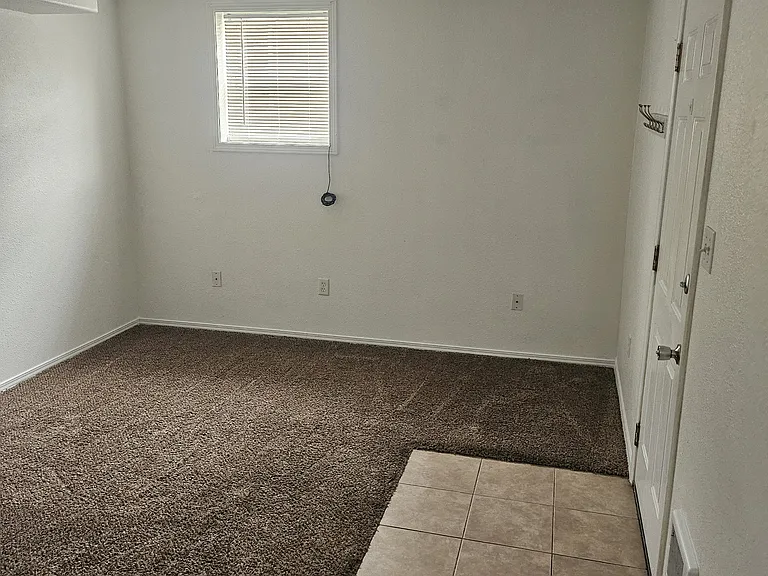 204 Lincoln St — Photo 3