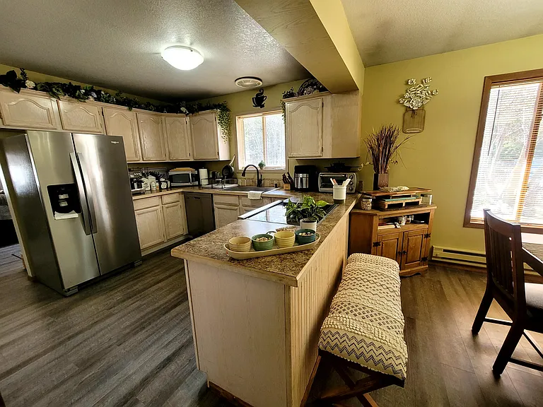 550 Snowberry Trl — Photo 2