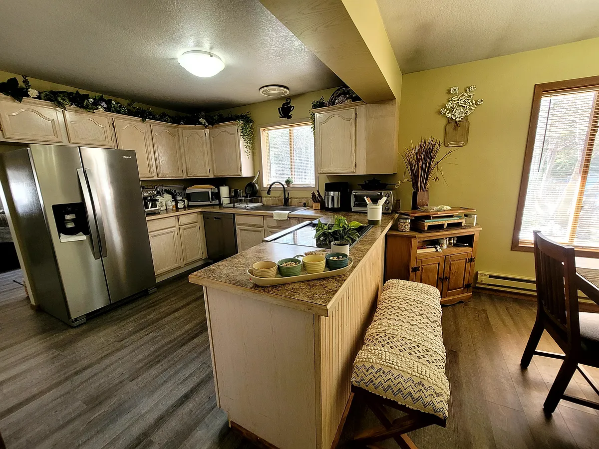 Building Photo - 550 Snowberry Trl