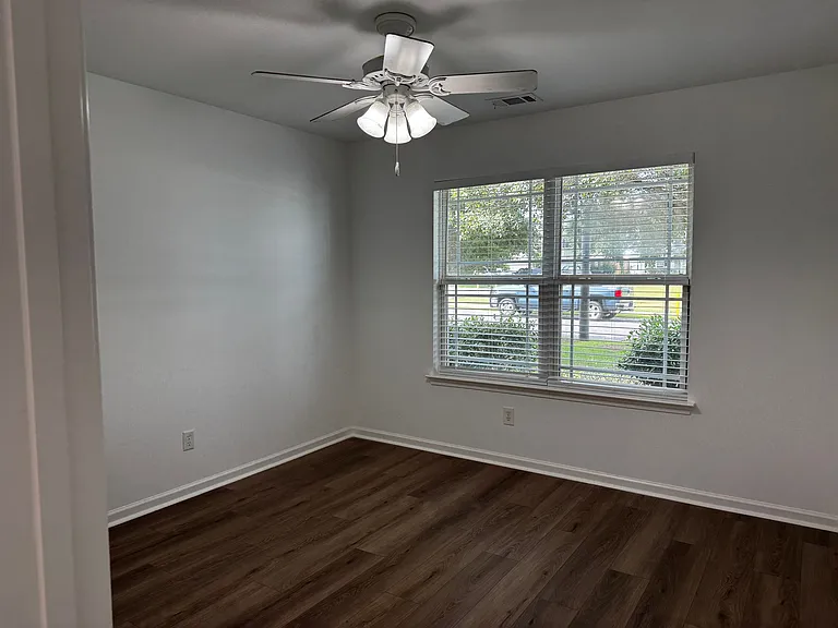 115 Fox Glen Ct — Photo 7