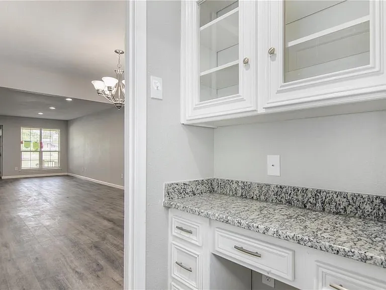 2808 Golfing Green Dr — Photo 8