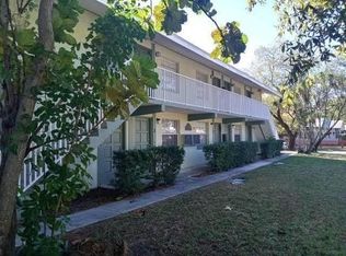 108 SW Lincoln Cir N #1, Saint Petersburg, FL 33703