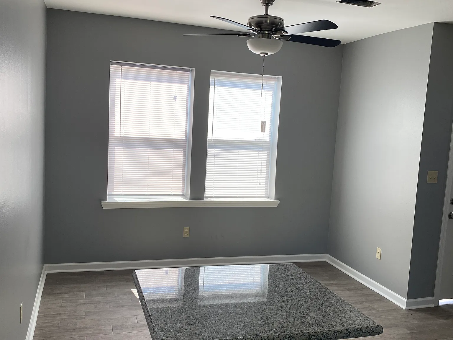 2 bed, 800 sqft, $1,000 — Photo 2