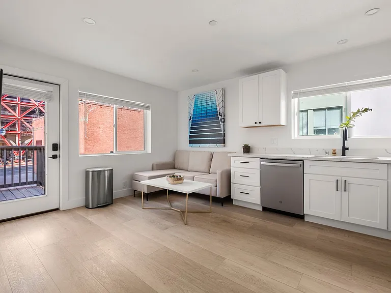 2221 Carleton St — Photo 3