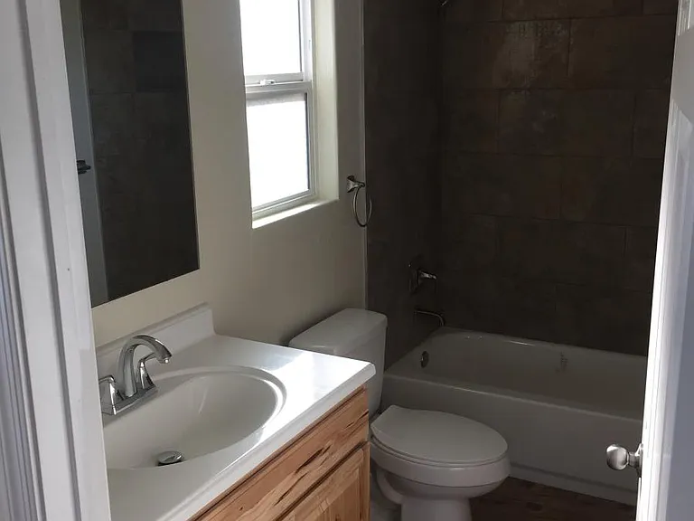 830 E 8th St #2 — Photo 9