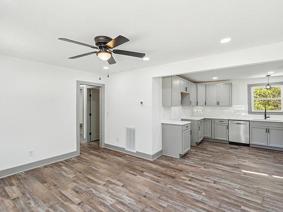 5th image of 2629 Combs Dr
