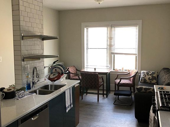 3rd image of 943 E 54th Pl #3