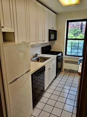 Rented by B Gans Management | media 4