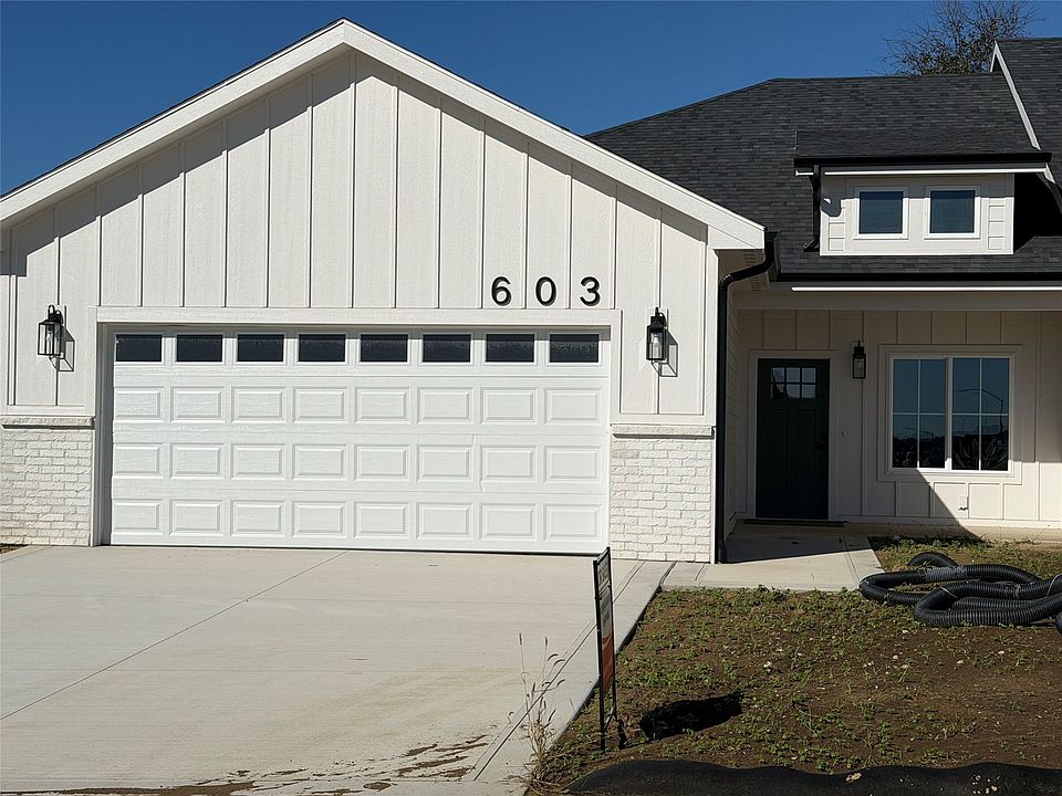 1st image of 603 W Wright Rd
