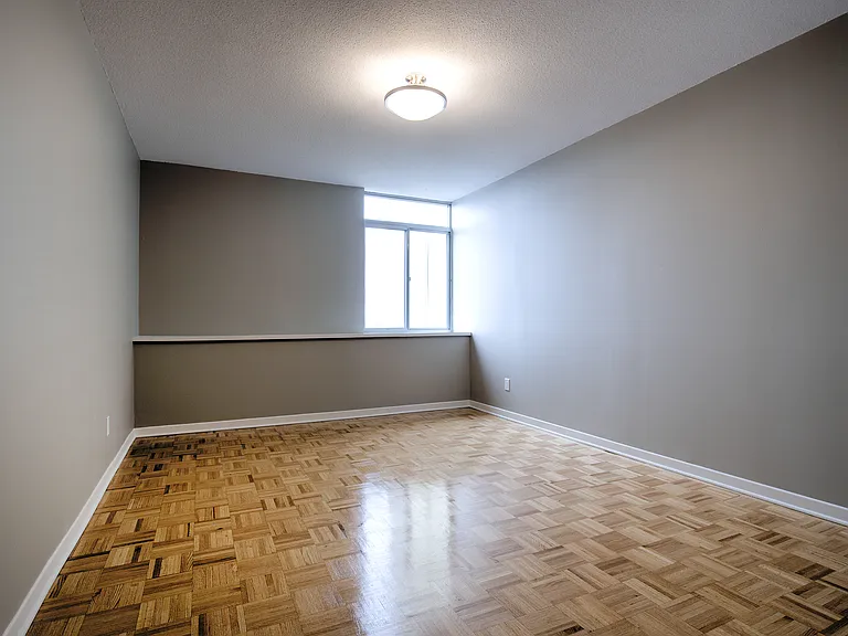 211 Wurtemburg St — Photo 31