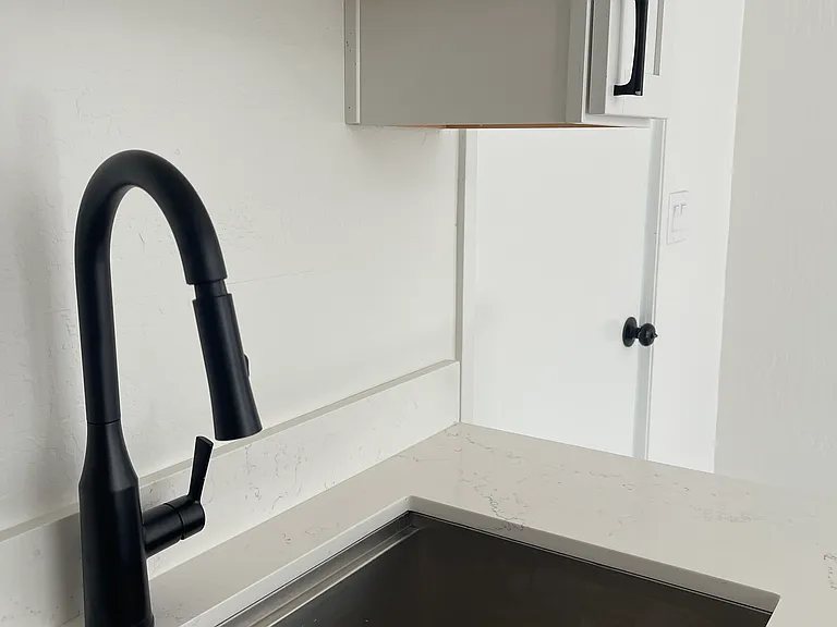 3120 W Surrey Ave — Photo 5