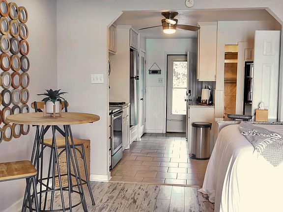 3rd image of 2 Cliffhouse Dr APT 303