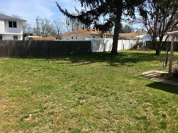 2nd image of 170 Colombo Ave Copiague #2A