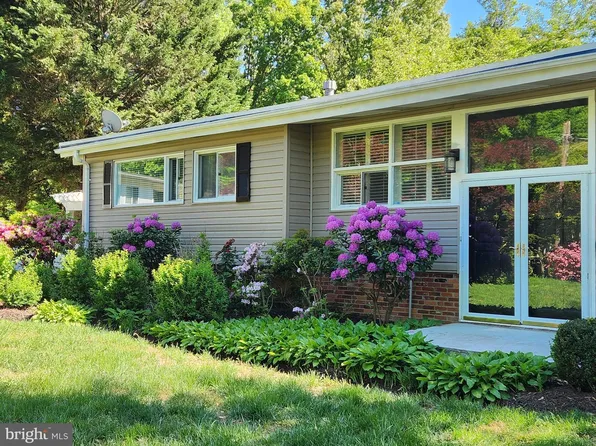 7403 Carmine St, Annandale, VA 22003