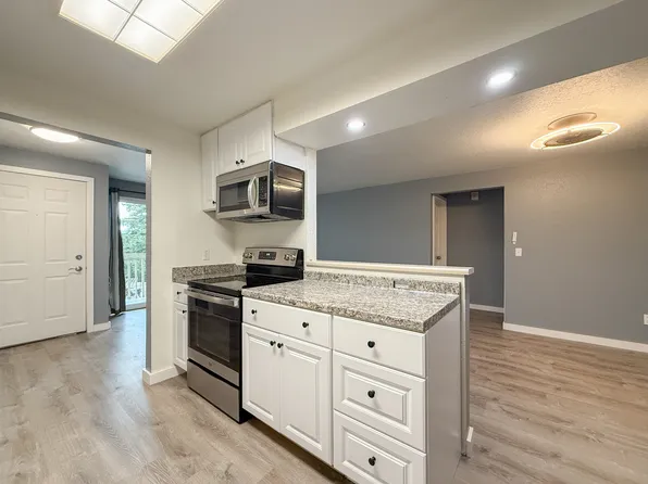 9494 Redmond Woodinville Rd NE #Neb205, Redmond, WA 98052