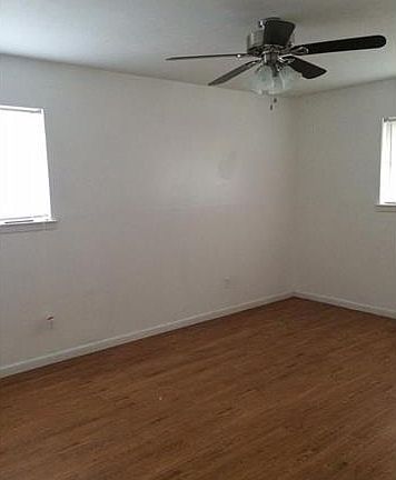5th image of 1222 Hillcrest St