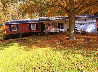 3615 Easton Rd, Barberton, OH 44203