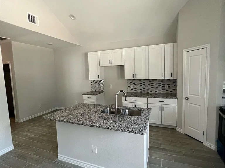 230 Northlawn — Photo 31