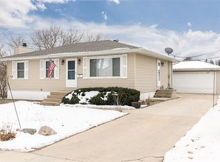 4411 Jupiter Ave NW, Cedar Rapids, IA 52405