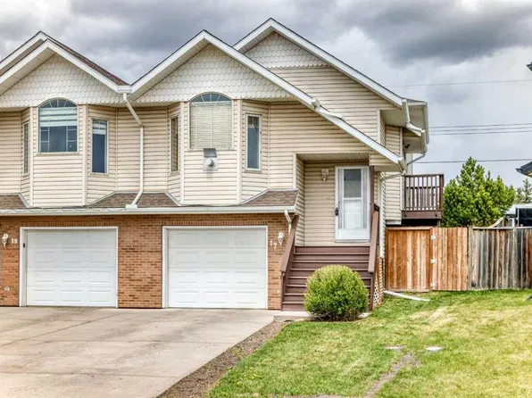 17 S Ross Pl, Crossfield, AB T0M 0S0