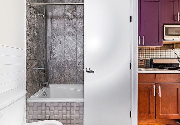 5th image of 215 Marion St APT 2A
