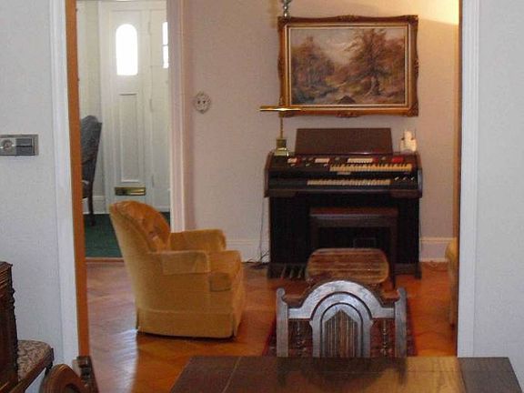 LIVING/DINING ROOM