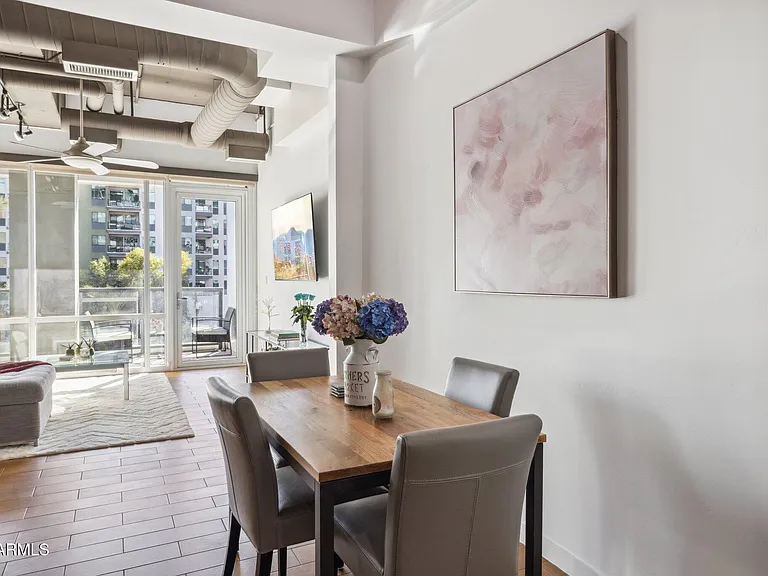 1 E Lexington Ave #302 — Photo 8