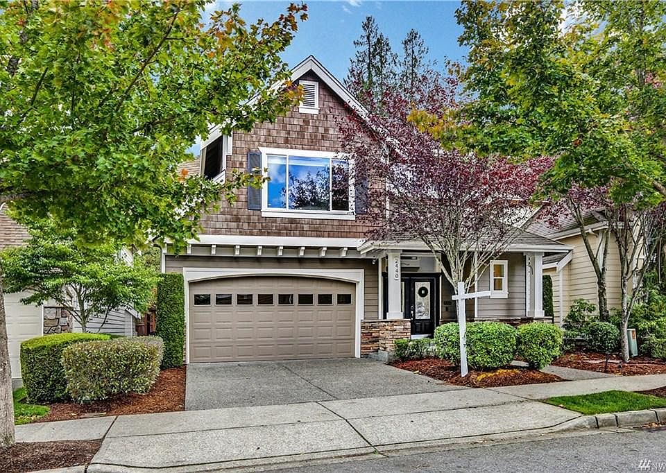 1st image of 2440 35th Ave NE