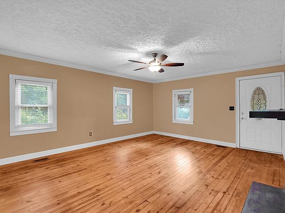 3rd image of 228 Perry Ave