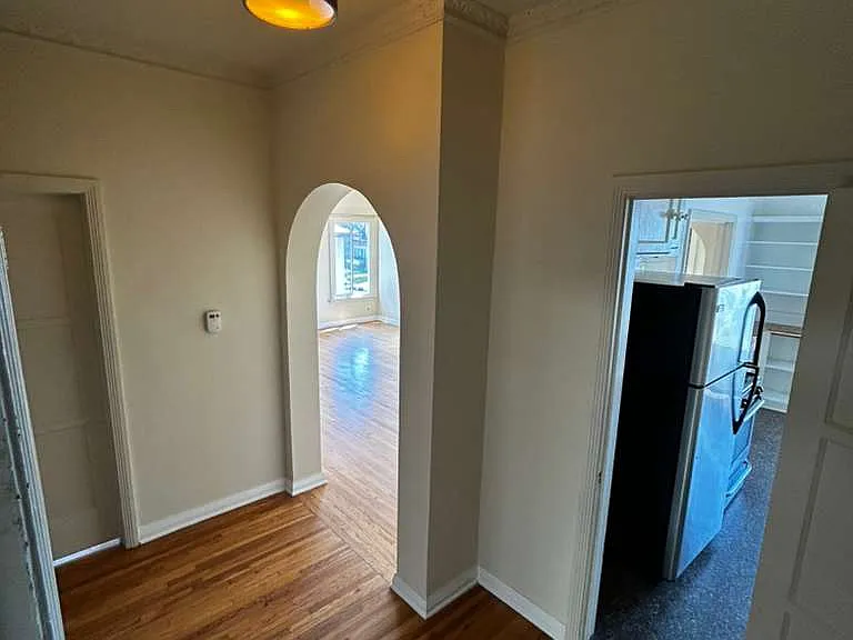 636 S Dunsmuir Ave #201 — Photo 6