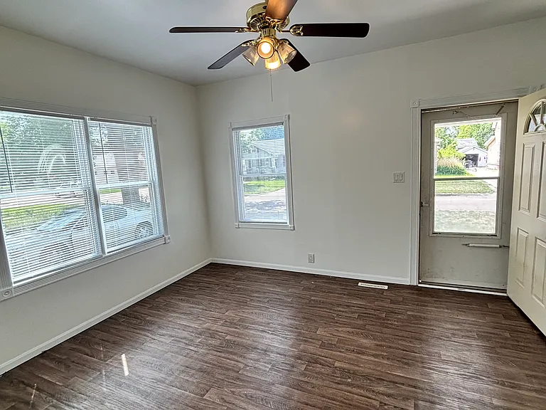 1514 W 4th St — Photo 3