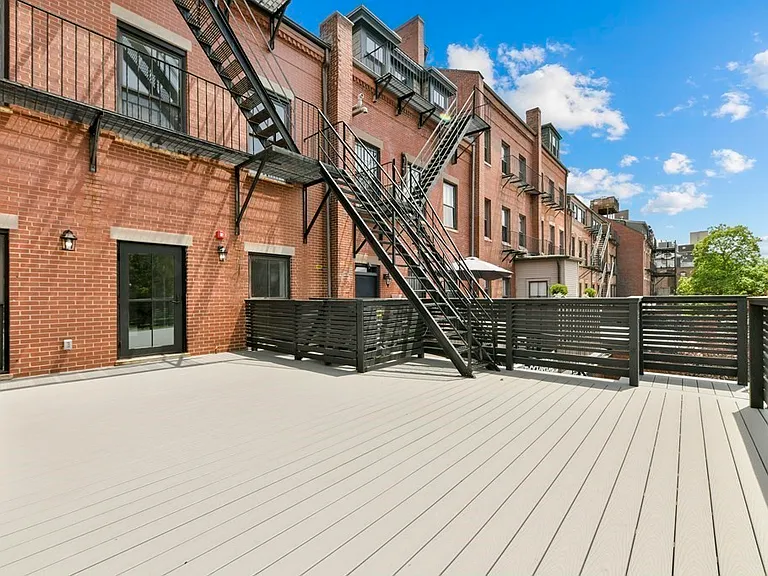 541 State St #3 — Photo 4