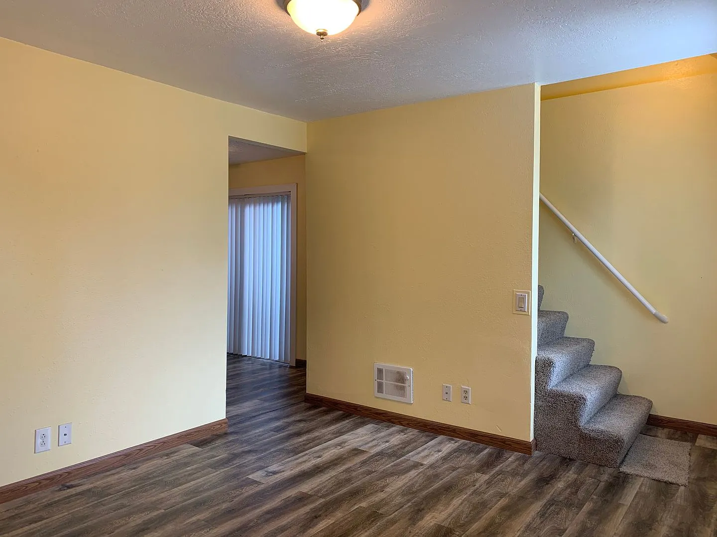 3 bed 2 bath home! Easy freeway Access! Great Location! — Photo 3