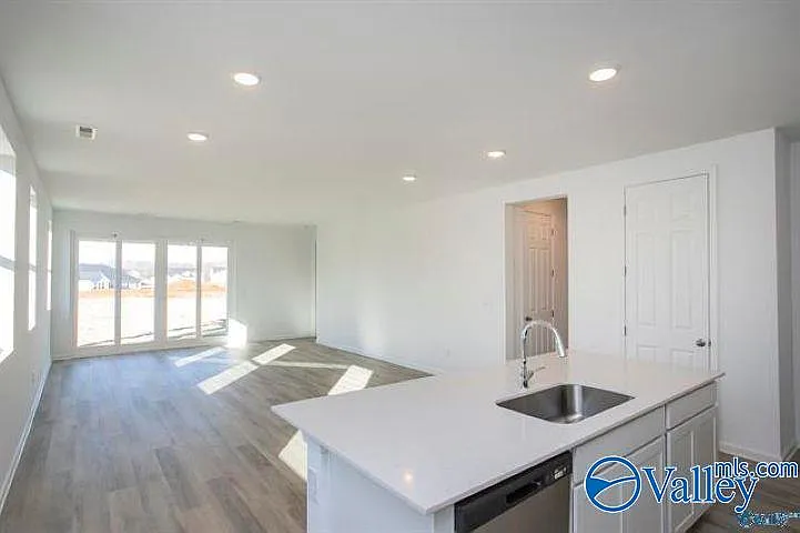 3 bed, 2.0 bath, 1740 sqft, $1,795 — Photo 4